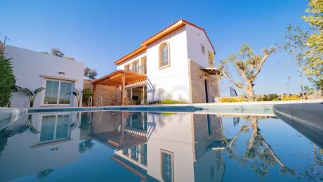 BODRUM HAVALİMANINA KOMŞU SATILIK 3+1 MÜSTAKİL HAVUZLU VE GENİŞ BAHÇELİ DUBLEKS VİLLA